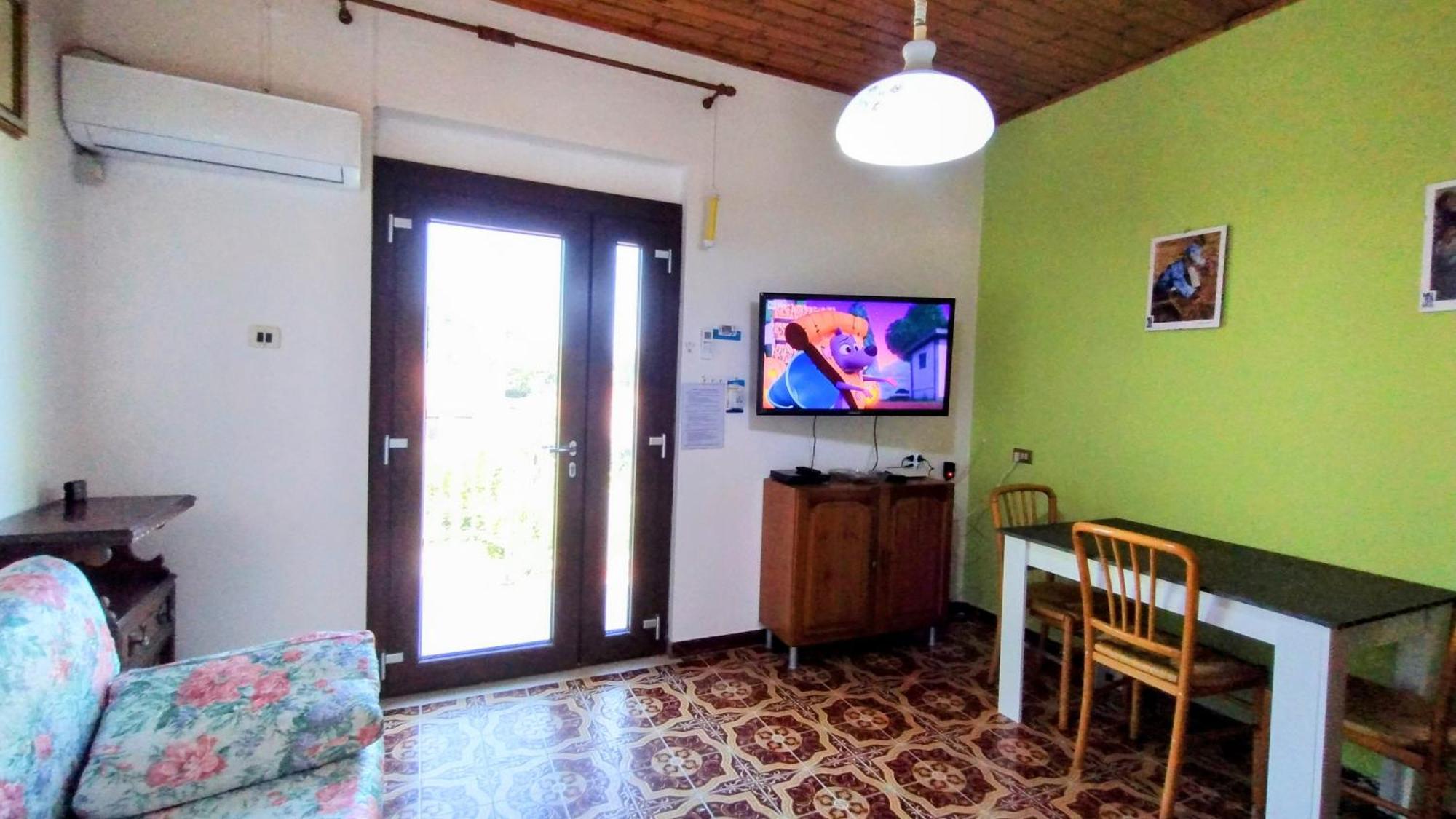Casa Vacanze "Villa Severina" Iun R6166 R6692 Carbonia Kültér fotó
